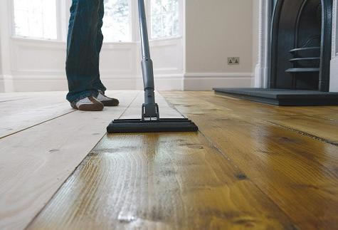 det är viktigt att rengöra dina trägolv rätt